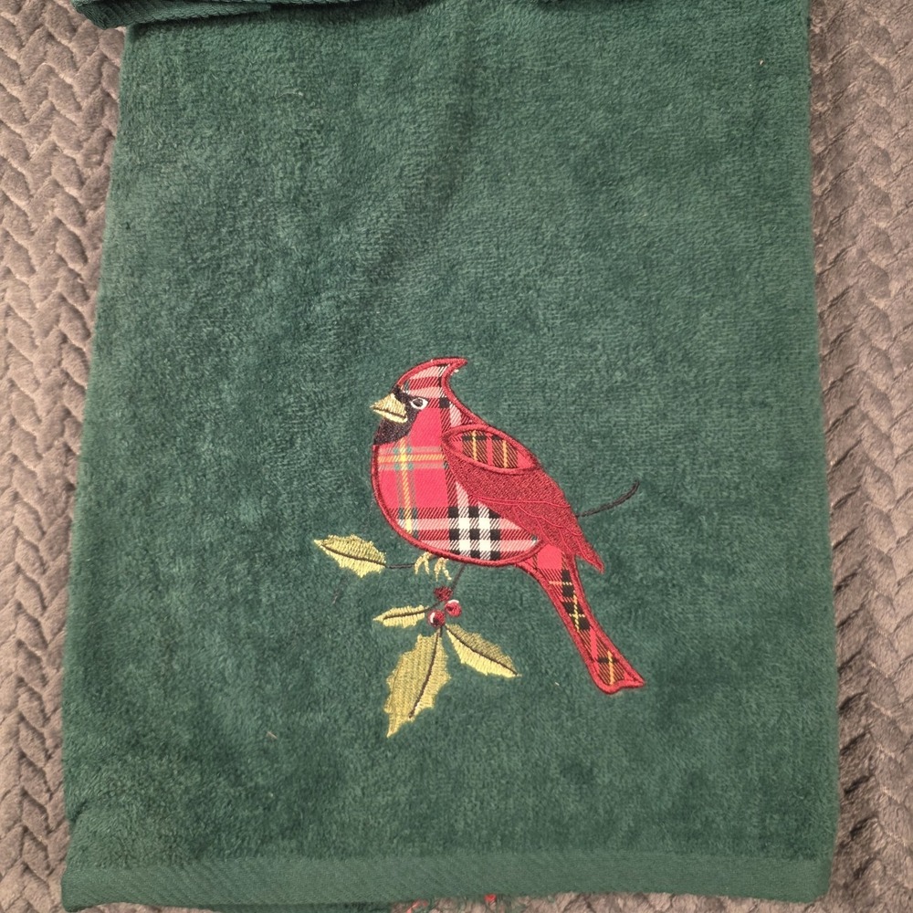 K-Mart Essential Home Christmas Cardinal Bath Towel Set 3 Piece NWT Green - Picture 3 of 11